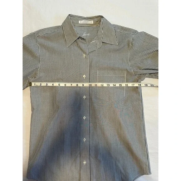 Foxcroft, size 4, Striped Wrinkle Free Button Down Collard‎ Shirt - Picture 4 of 8
